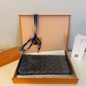 Brand New Louis Vuitton Châle Monogram Shine Silk Shawl for Women